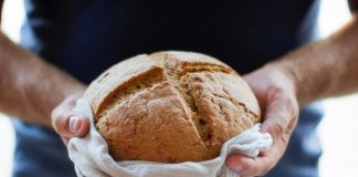 Psicólogos explicam os benefícios de se fazer bolos, biscoitos ou pães para outras pessoas