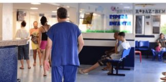 Mesmo após demissão, funcionários permanecem como voluntários em hospital