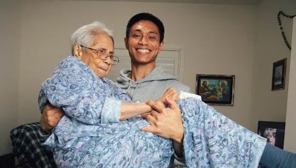 psicologiasdobrasil.com.br - Jovem de 20 anos cuida da avó de 96 anos em tempo integral: "Não quero vê-la em um asilo"