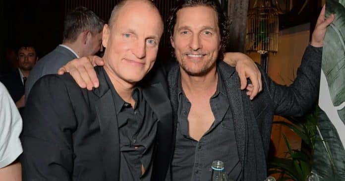 Matthew McConaughey revela que Woody Harrelson pode ser seu irmão biológico