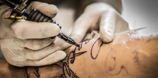 Tatuagem pode aumentar risco de câncer do tipo linfoma, aponta estudo