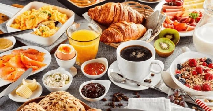 Por que você não deve pular o café da manhã se quiser emagrecer com saúde