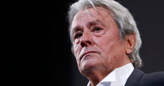 Família de Alain Delon se recusou a atender último desejo do ator