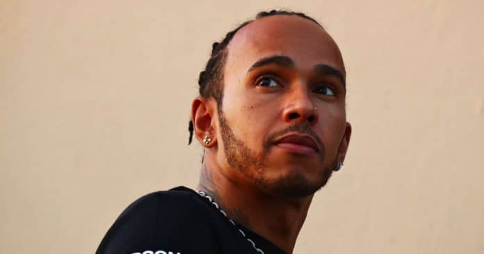 Lewis Hamilton revela as situações vividas na infância que devastaram sua saúde mental