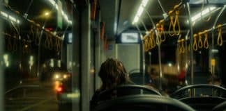 Mulher é “aplaudida” por tirar gestante do assento no ônibus